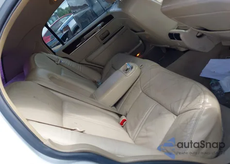 2010 Lincoln Town Car Signature Limited z USA, uszkodzony, nr VIN 2LNBL8CV4AX614490